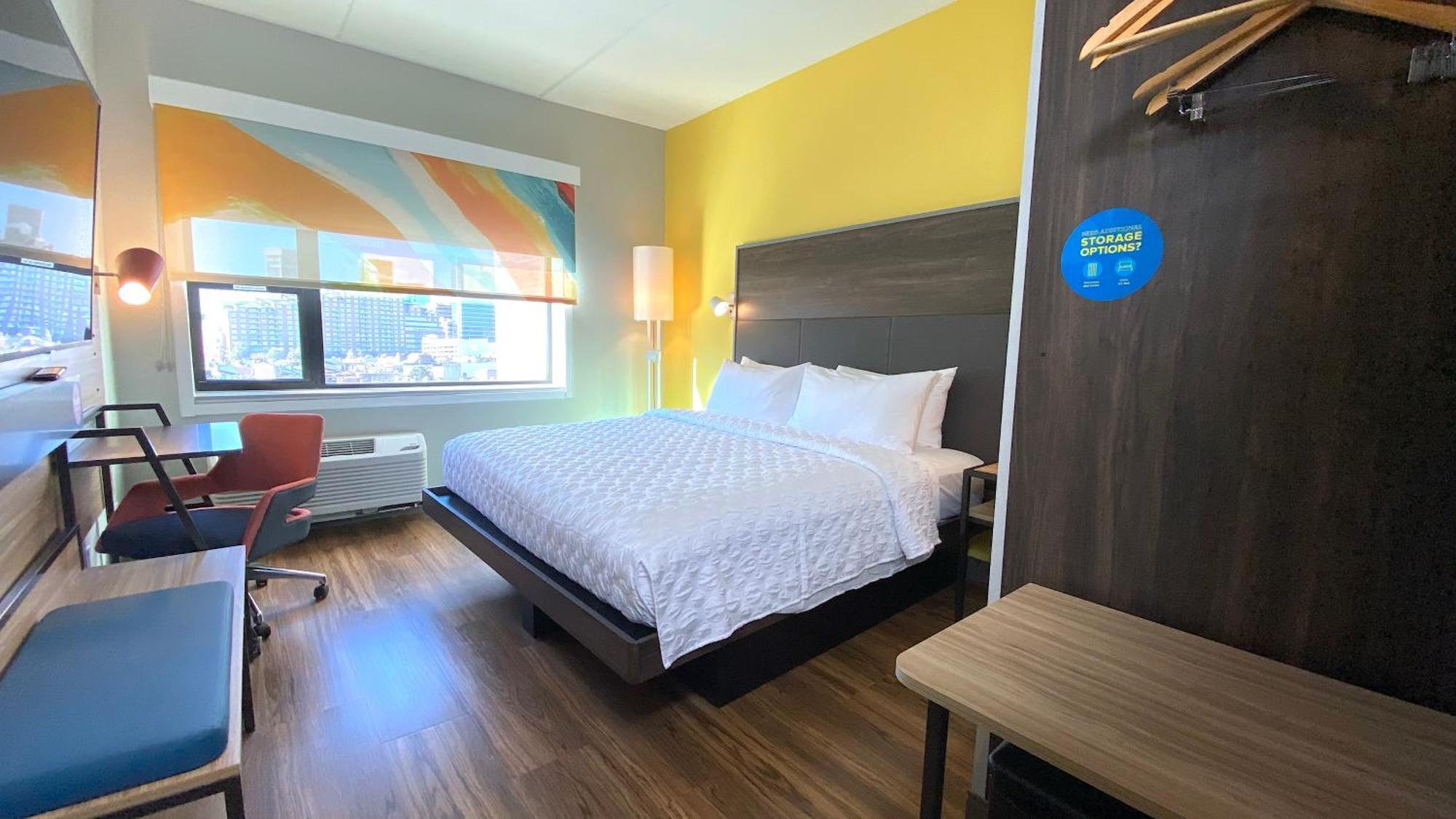 Tru By Hilton Harbor East Baltimore